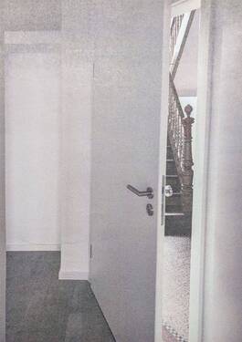 Wohnungstür - Hübsche modernisierte EG Wohnung mit Terrasse