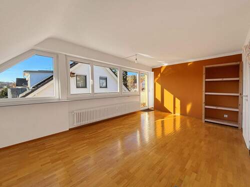 Wohnzimmer - 2 Zimmer Etagenwohnung in Stuttgart