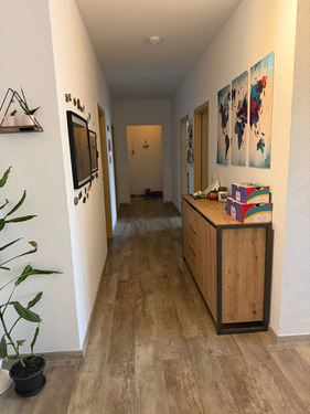 Geräumiger Flur - Etagenwohnung mit 118,00 m&sup2; in Oberthulba zur Miete