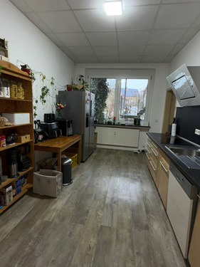 Küche mit Blick zum Fenster - 