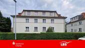 Straßenansicht - Freie 3-Raum Wohnung mit Balkon