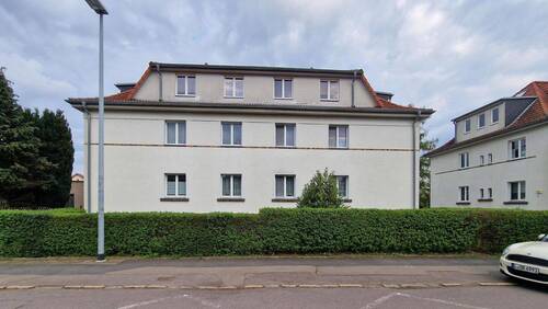 Straßenansicht - 3 Zimmer Etagenwohnung zum Kaufen in Zwenkau