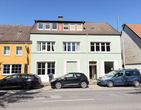 Straßenansicht - 6 Zimmer Mehrfamilienhaus, Wohnhaus zum Kaufen in Lage