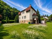 Hausansicht - SCHÖNES EIN-BIS ZWEIFAMILIENHAUS IN GRÜNER RANDLAGE VON THARANDT