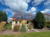 Hausansicht - EXKLUSIVES EINFAMILIENHAUS IN RUHIGER UND GRÜNER LAGE VON BÜHLAU