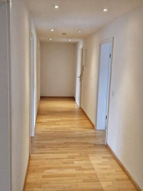 Flur - 3 Zimmer Etagenwohnung zum Kaufen in Freiburg