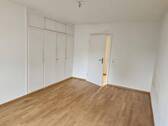Schlafzimmer 1 - Etagenwohnung mit 93,00 m&sup2; in Freiburg zum Kaufen