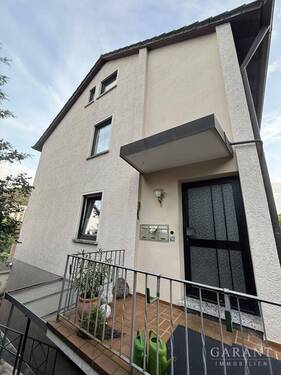 Hausansicht - Mehrfamilienhaus, Wohnhaus mit 180,00 m² in Pfullingen zum Kaufen