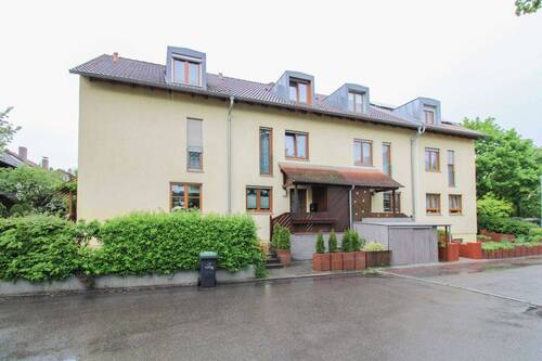 Hausansicht - Ihr neues Familienglück: Gepflegtes Reihenmittelhaus mit Garten & Garage in Renningen