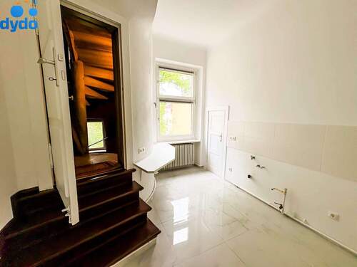 Küche samt Dienstbotenaufgang - 