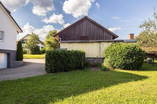 Garten, Blick auf die Scheune - 