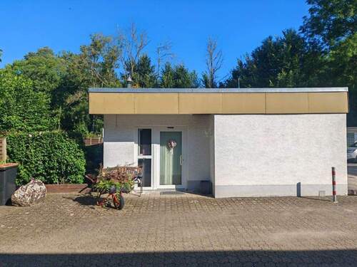 Bungalow - Mehrfamilienhaus, Wohnhaus in Köln / Rath/Heumar