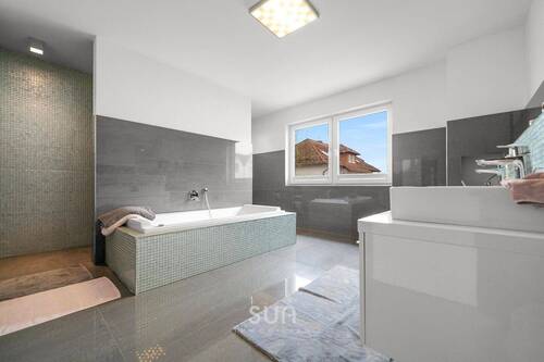 BADEZIMMER - 5 Zimmer Einfamilienhaus in Flörsheim am Main