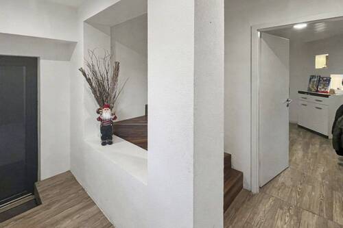 Eingangsbereich - 9 Zimmer Einfamilienhaus zum Kaufen in Belgershain