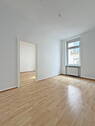 Wohnzimmer - 2 Zimmer Etagenwohnung in Wiesbaden