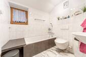 Bad mit Wanne - 
