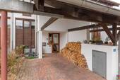 Carport und Eingang - 