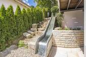 Haus mit Rutsche - 