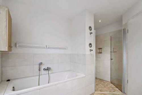 Badezimmer - Etagenwohnung mit 84,00 m² in Berlin zum Kaufen