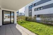 Überdachte Terrasse mit Gartenanteil - 4 Zimmer Etagenwohnung in Bietigheim-Bissingen