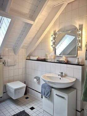 Bild 2 - WOHNEN AUF ZEIT all inklusiv Großzügige 2 Zimmer Wohnung, Küche, Bad, 2 KFZ Stellplätze