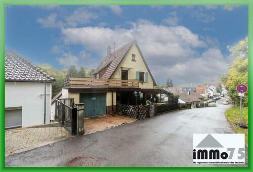 Aussenansicht - REDUZIERT! freistehendes Einfamilienhaus mit Garten, Dachterrasse, Garage u. großem Aussenstellplatz