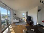 Blick zum Wohnbereich - Etagenwohnung mit 89,00 m² in Erlangen zur Miete