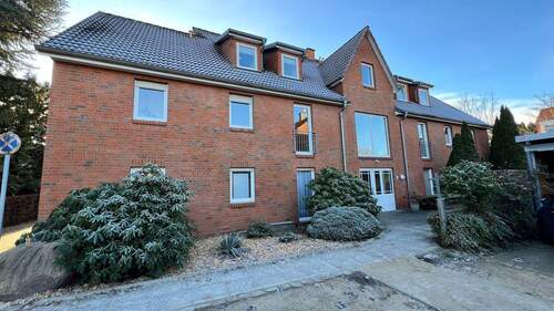 Vorderansicht - Zentral wohnen, entspannt leben: Barrierefreie 2-Zimmer-Wohnung in Achim