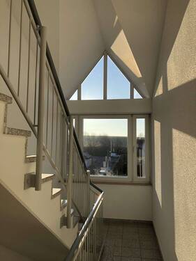 Treppenhaus - 2 Zimmer Etagenwohnung zur Miete in Salzatal