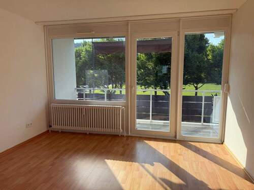 Schlafzimmer - 3 Zimmer Etagenwohnung zum Kaufen in Bad Reichenhall