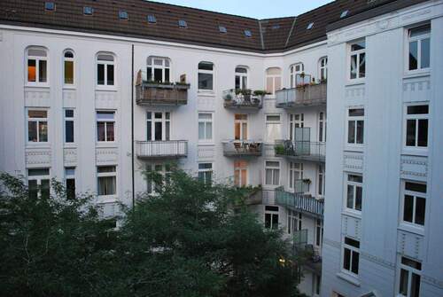 Altbauwohnung mit Innenhof - 