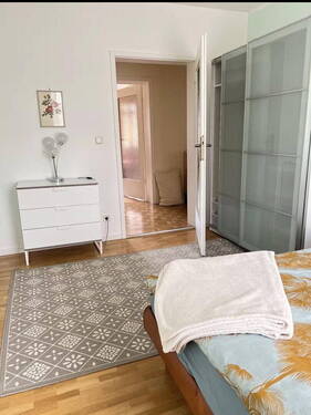 Schlafzimmer 1 mit Balkon - 