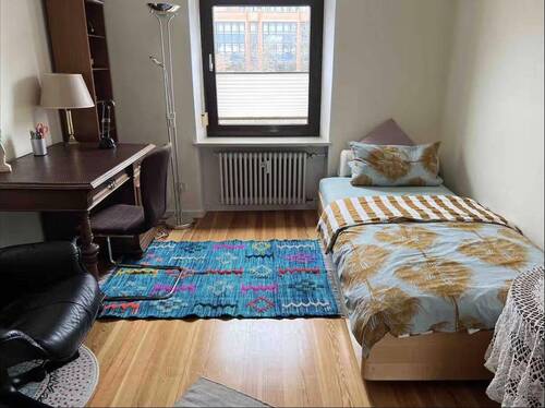 Schlafzimmer 1 mit Balkon - 