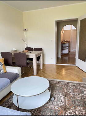 Wohnzimmer mit Essbereich - Möblierte, helle, freundliche, Wohnung in Haidhausen ( wird nur möbliert vermietet !))