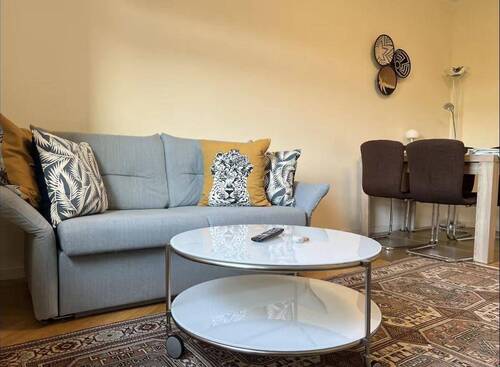 Wohnzimmer mit Essbereich - 3 Zimmer Etagenwohnung in München