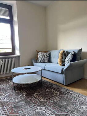 Wohnzimmer mit Essbereich - Etagenwohnung mit 63,00 m&sup2; in München zur Miete