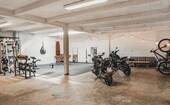 Garage mit Fitnessbereich - 