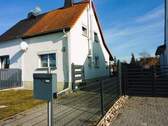 17097-1.jpg - - Unterkellertes Einfamilienhaus (DHH) mit Garten und Stellplätzen -