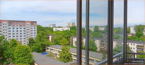 Ausblick - Bezugsfrei zu verkaufen, 2-Raum-Whg, Loggia, 8. Etg., in Lichtenberg - Sewanstraße
