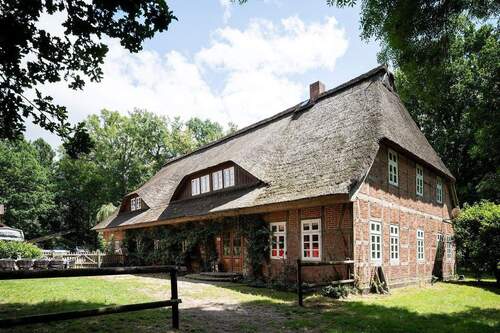 Außenansicht - Idyllischer Reetdachreiterhof mit Gästezimmern und Apartments, vielseitigen Nutzungsmöglichkeiten