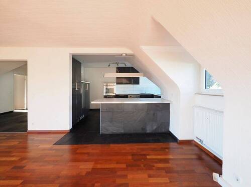 Bild 2 - 4 Zimmer Etagenwohnung zur Miete in Saarbrücken