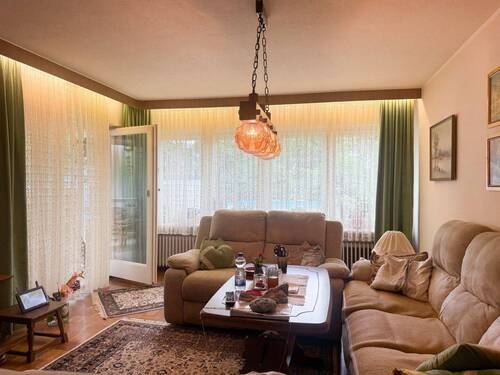 Wohnzimmer - 5 Zimmer Einfamilienhaus in München