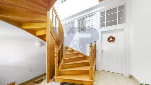 Treppenhaus - 4 Zimmer Etagenwohnung zum Kaufen in Schleiz