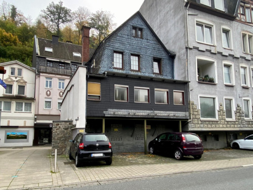Ansicht Straße - 9 Zimmer Reihenendhaus zum Kaufen in Altena