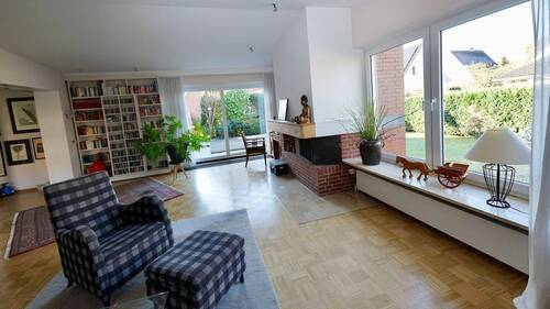 Wohnzimmer 1 - 4 Zimmer Einfamilienhaus zum Kaufen in Henstedt-Ulzburg