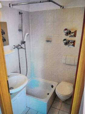 Bad.jpg - Etagenwohnung in Kassel