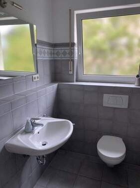 Bad (mit Duschwanne) - 