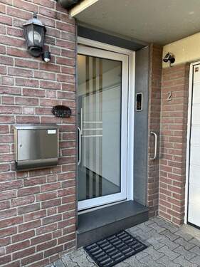Hauseingang - 6 Zimmer Mehrfamilienhaus, Wohnhaus zum Kaufen in Mönchengladbach-Wickrath