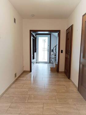 Diele - 6 Zimmer Mehrfamilienhaus, Wohnhaus in Mönchengladbach-Wickrath