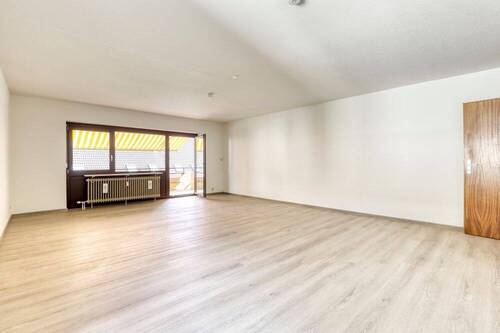 Wohn-Essbereich mit Balkonzugang - Etagenwohnung mit 80,00 m² in Baden-Baden zum Kaufen